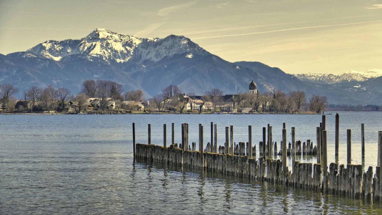 Lieblingseck Nachhaltige 5 Sterne Ferienwohnung Direkt Am Chiemsee クシュタット・アム・キームゼー エクステリア 写真